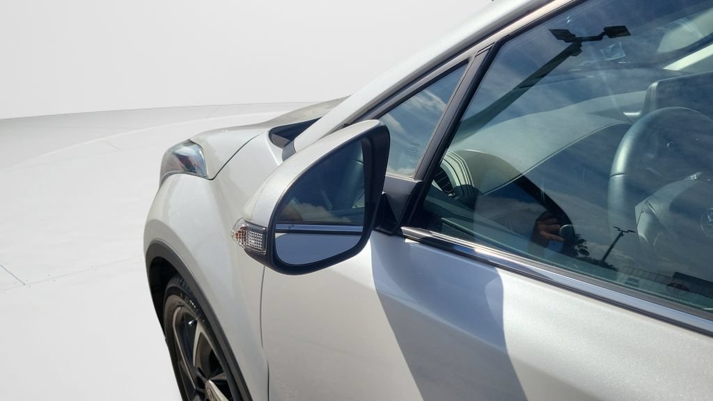 Used 2022 Toyota C-HR Limited FWD image 24