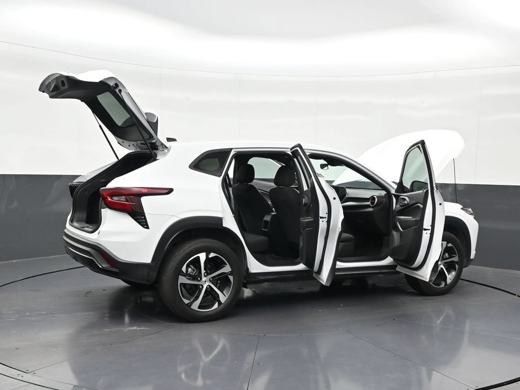 Used 2024 Chevrolet Trax RS FWD image 33