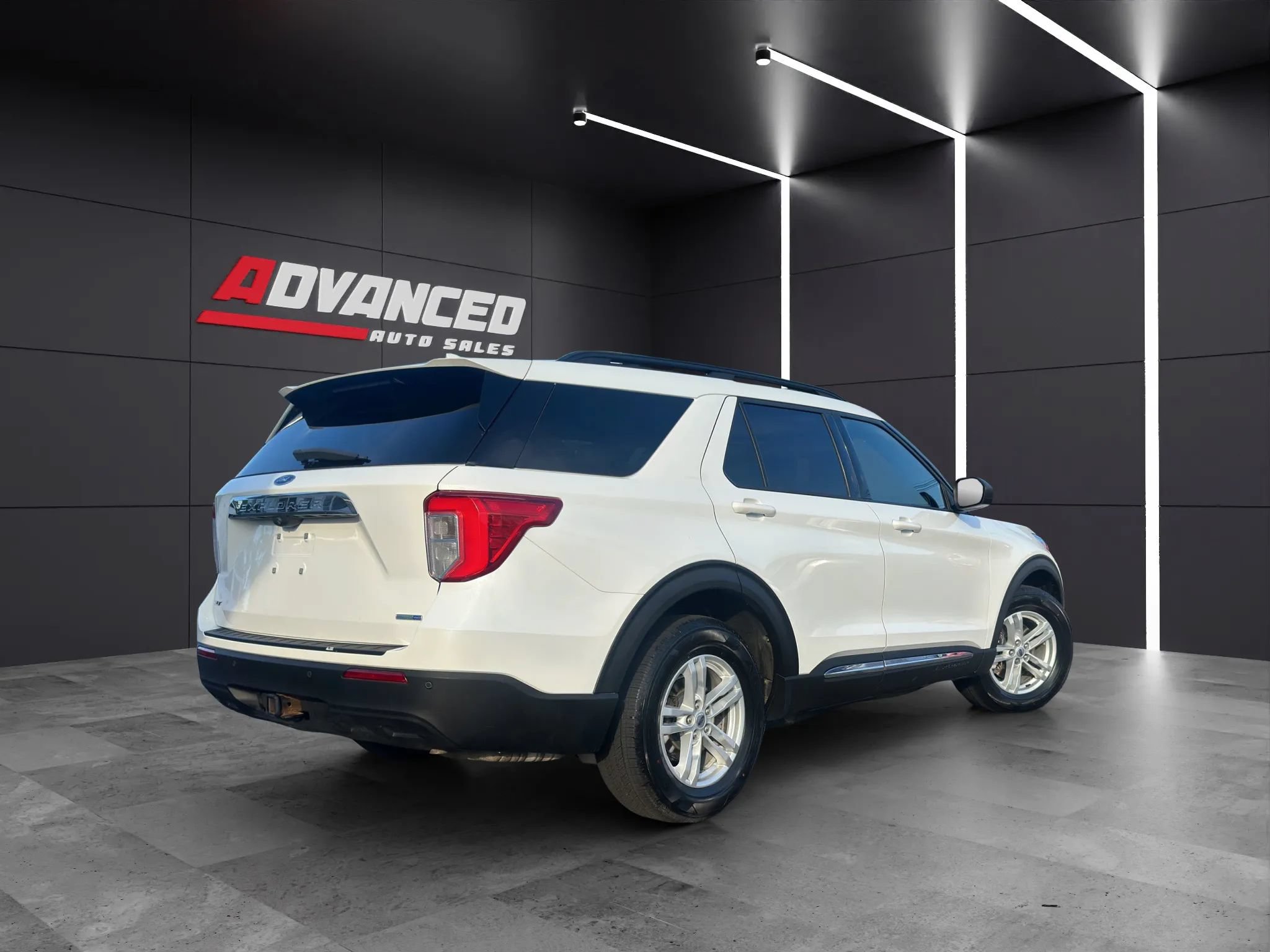 Used 2020 Ford Explorer XLT w/ Comfort Package AWD/4WD image 6