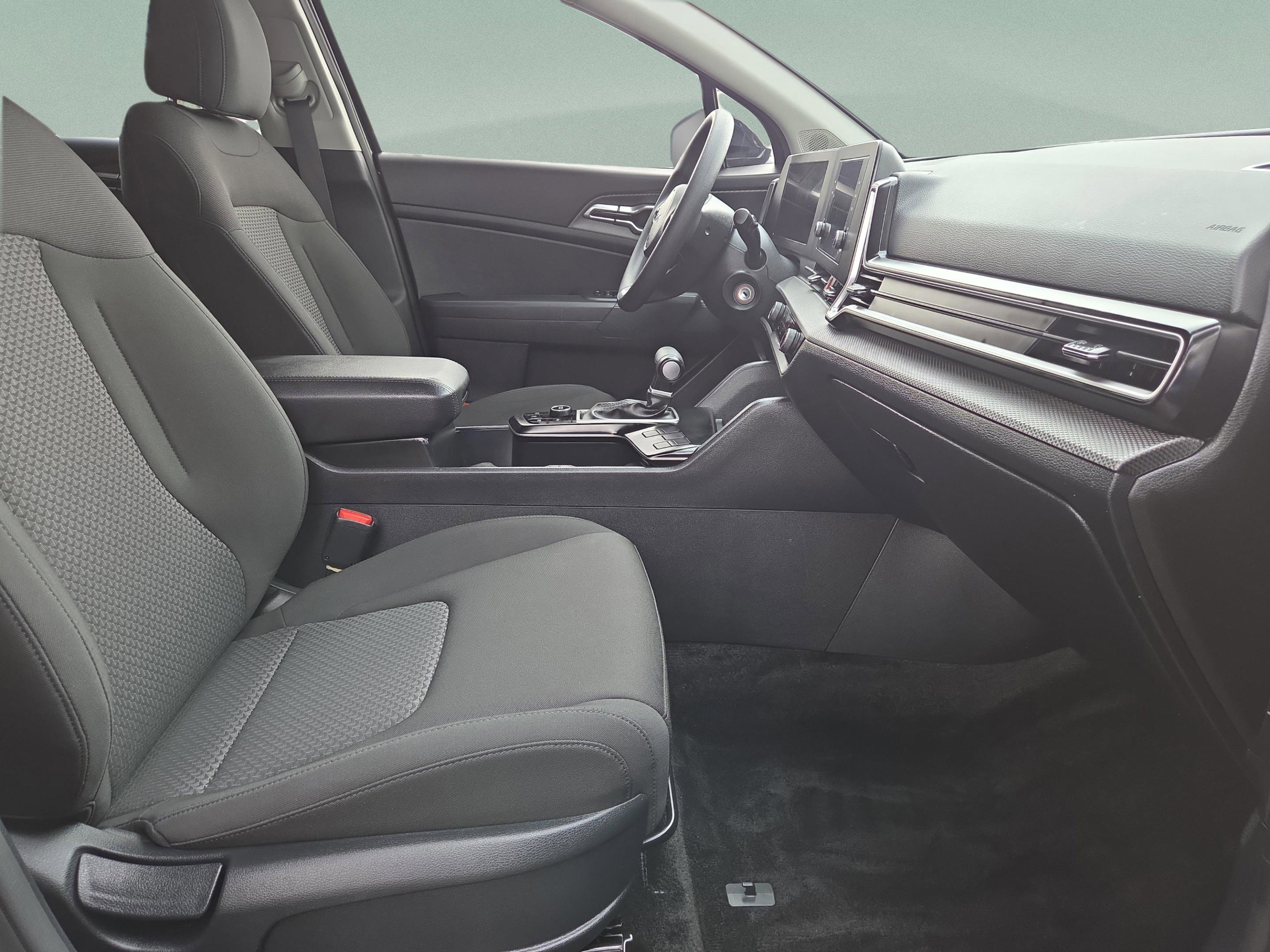 Used 2025 Kia Sportage LX image 36