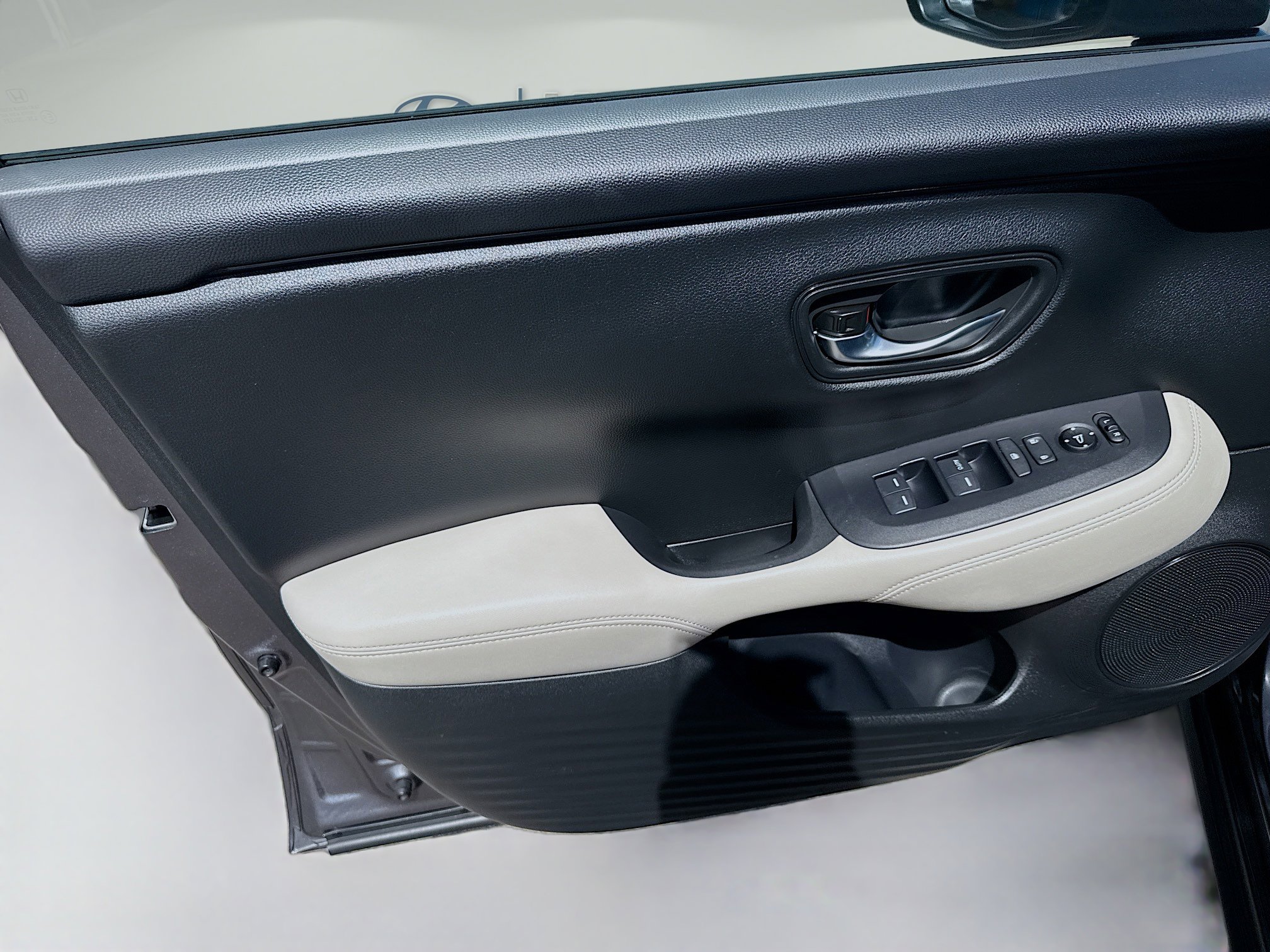 Used 2024 Honda HR-V LX image 17