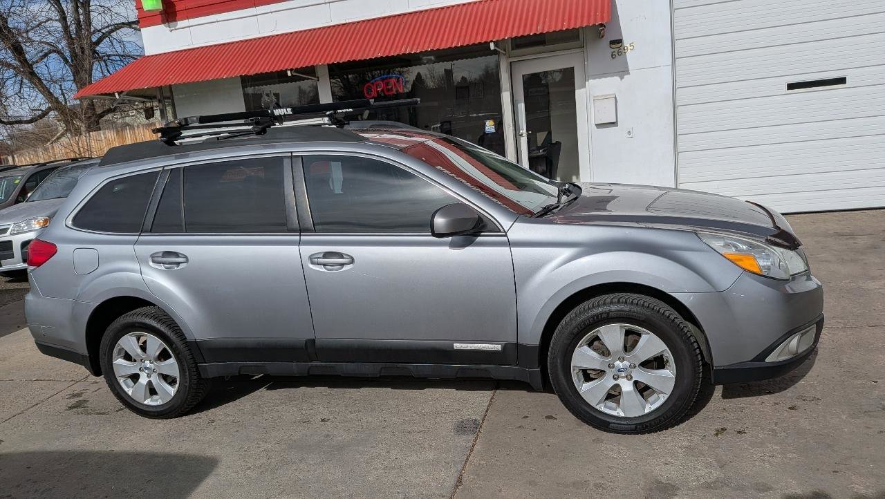 Used 2011 Subaru Outback 2.5i Limited w/ PWR Moonroof Pkg AWD/4WD image 4