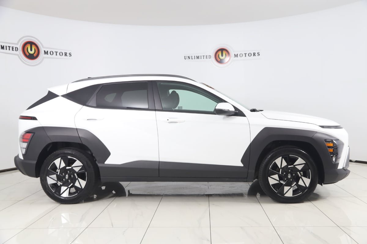 Used 2024 Hyundai Kona SEL FWD image 2