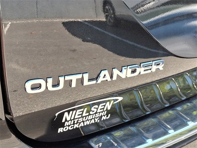 New 2025 Mitsubishi Outlander SE image 11