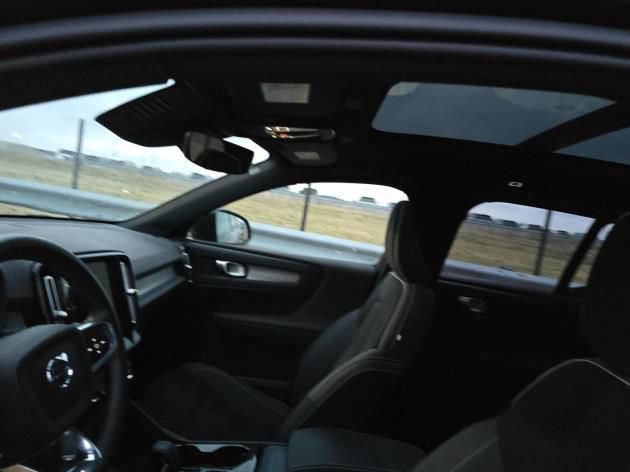 Used 2025 Volvo XC40 B5 Plus AWD/4WD image 5