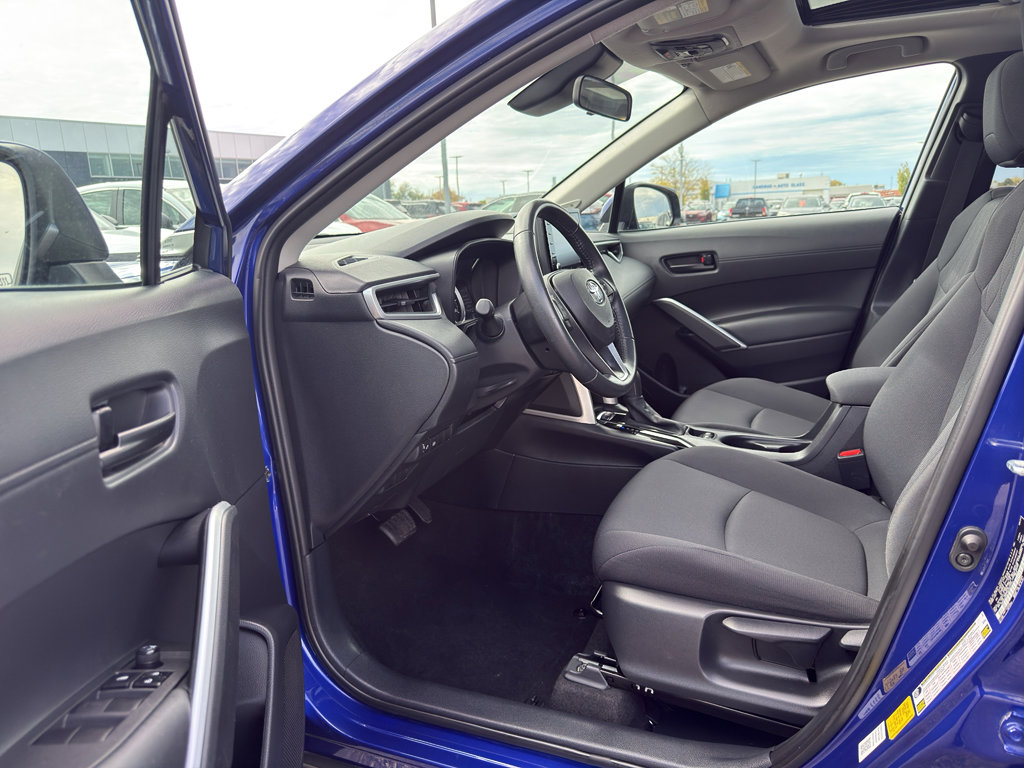 Used 2022 Toyota Corolla Cross LE image 12