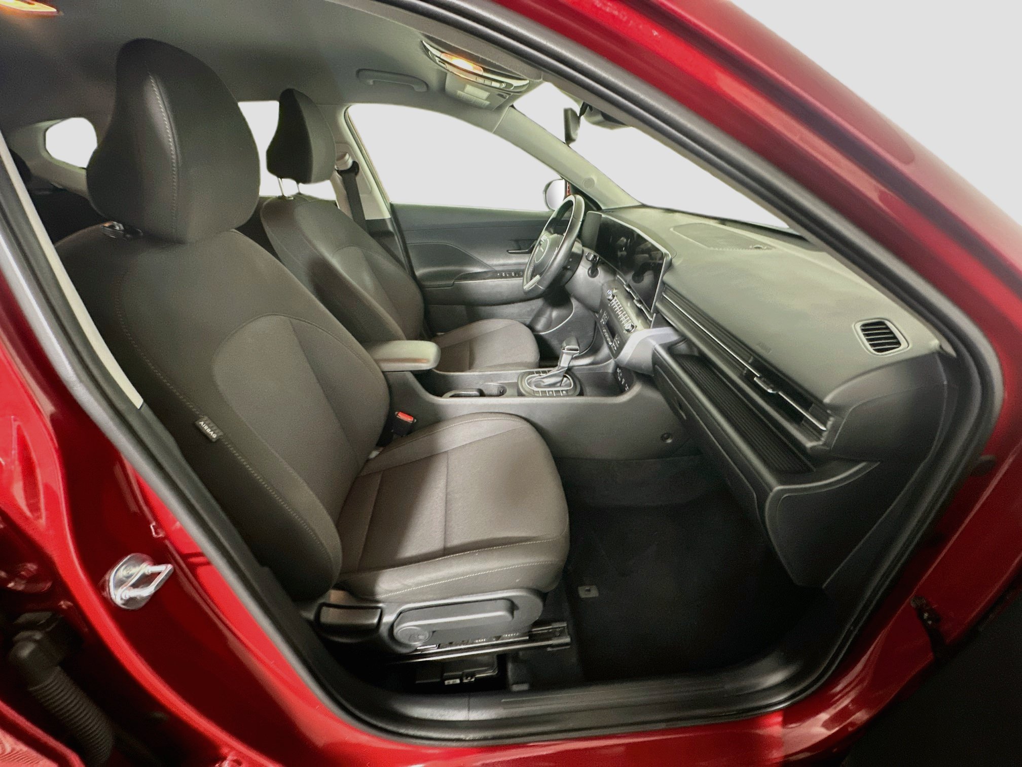 Used 2025 Hyundai Kona SEL FWD image 32