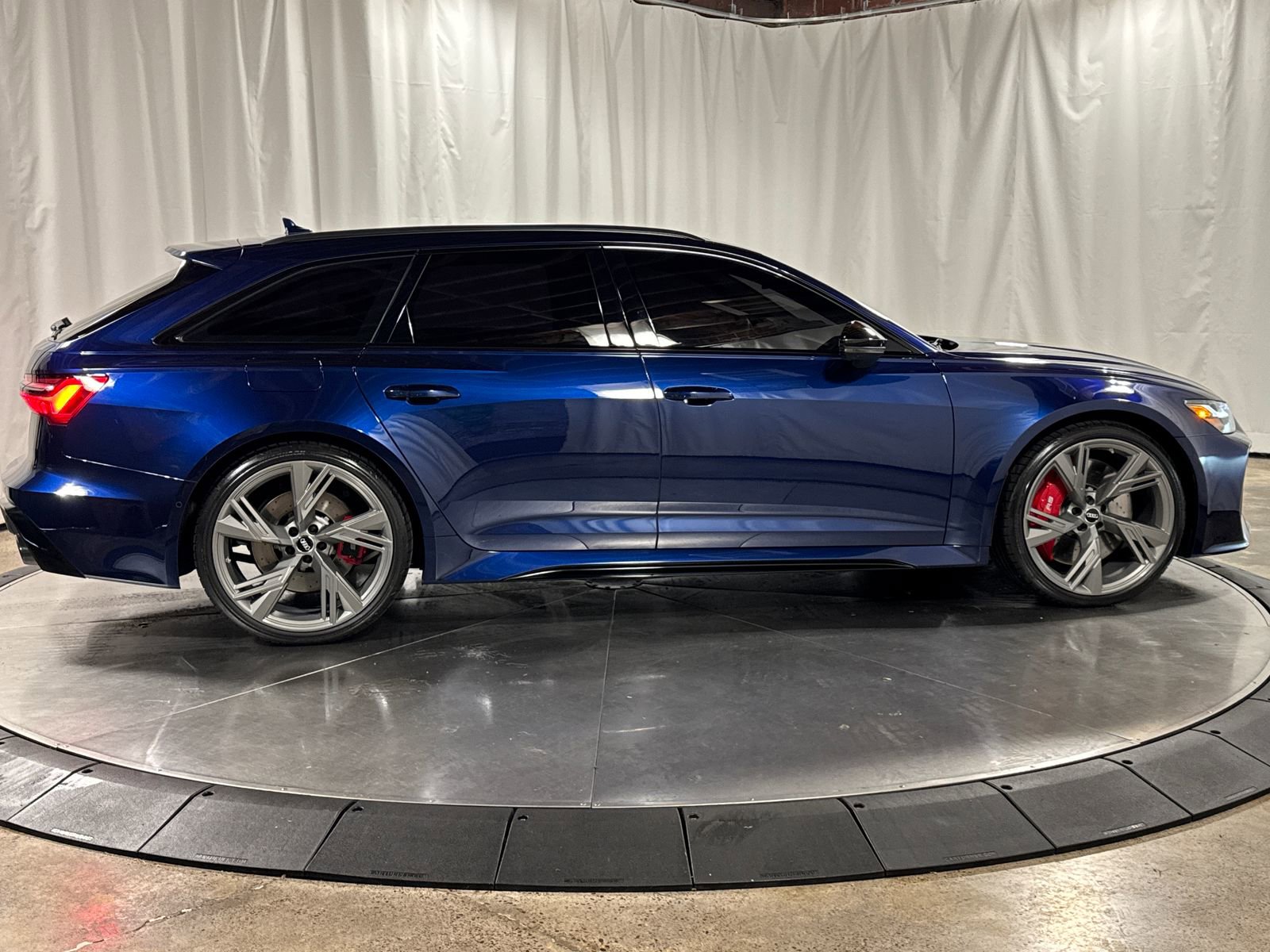 Used 2021 Audi RS 6 AWD/4WD image 6