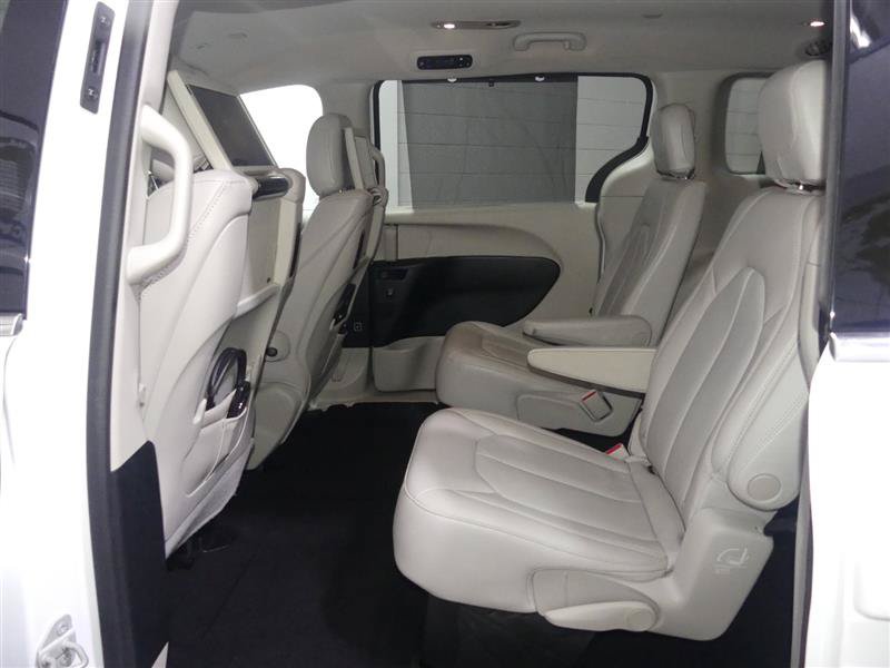 Used 2018 Chrysler Pacifica Touring-L Plus w/ Advanced Safetytec Group FWD image 23