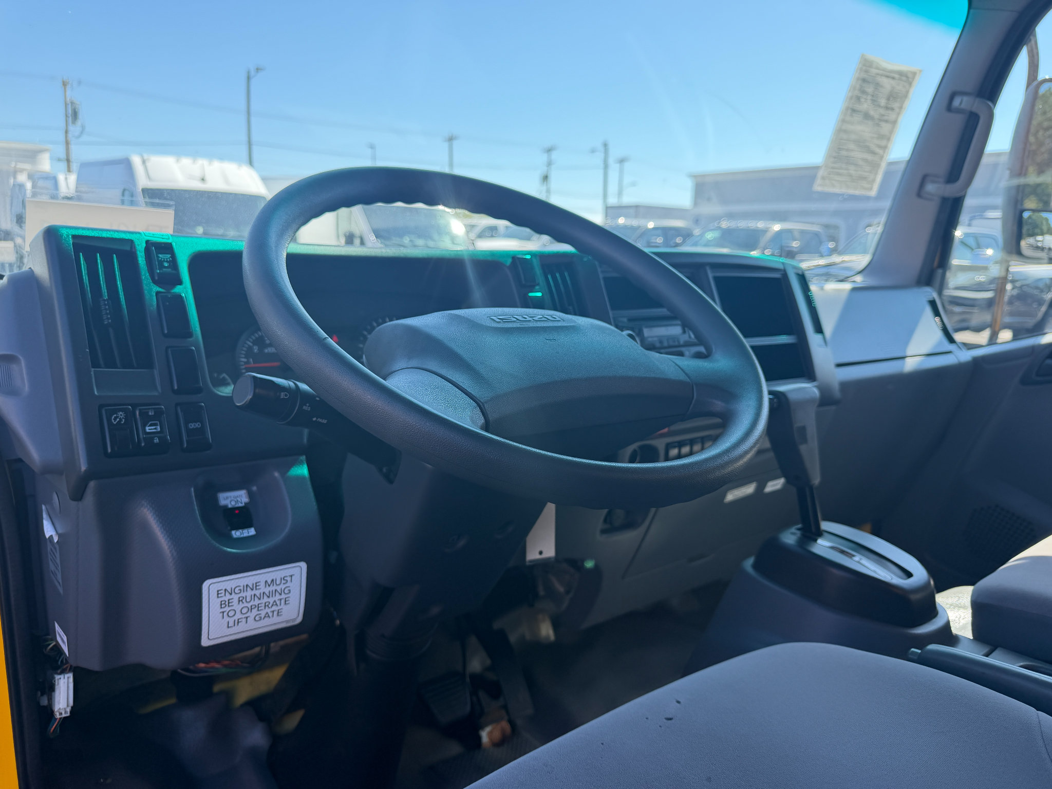 Used 2021 Isuzu NPR RWD image 5