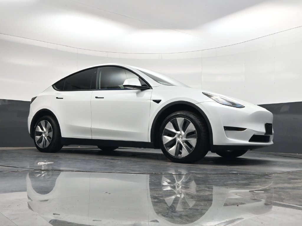 Used 2022 Tesla Model Y Long Range AWD/4WD image 23
