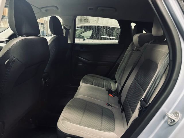 Used 2022 Ford Escape SE w/ SE Sport Appearance Package image 19