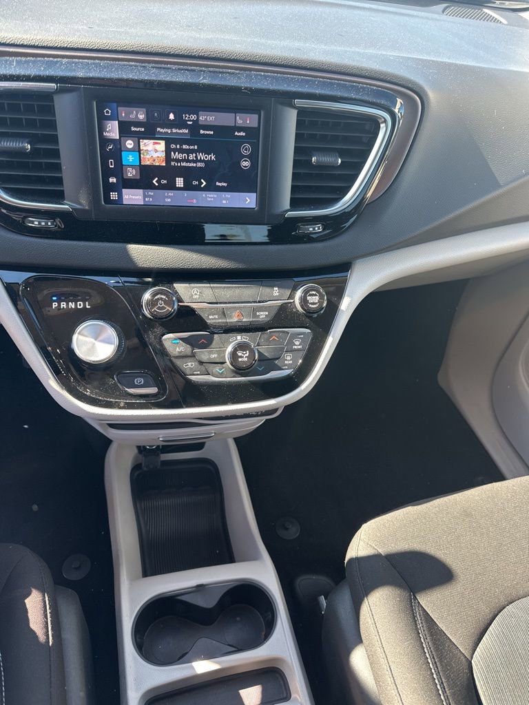 Used 2024 Chrysler Voyager LX image 24