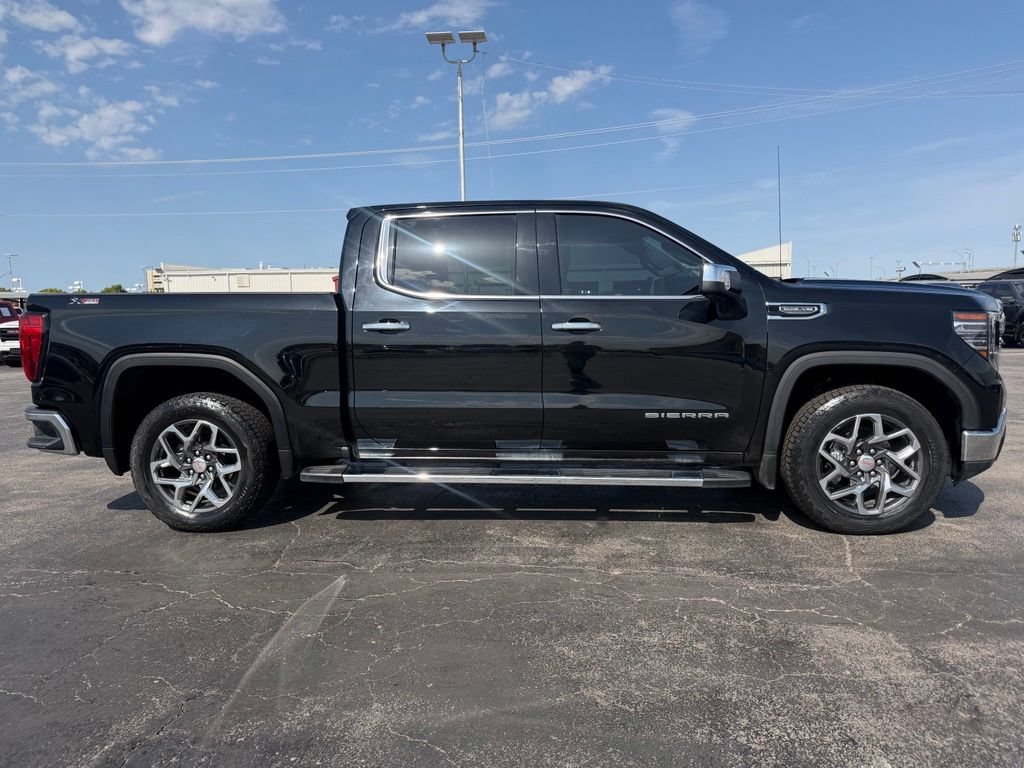 Used 2023 GMC Sierra 1500 SLT w/ SLT Premium Package AWD/4WD image 4