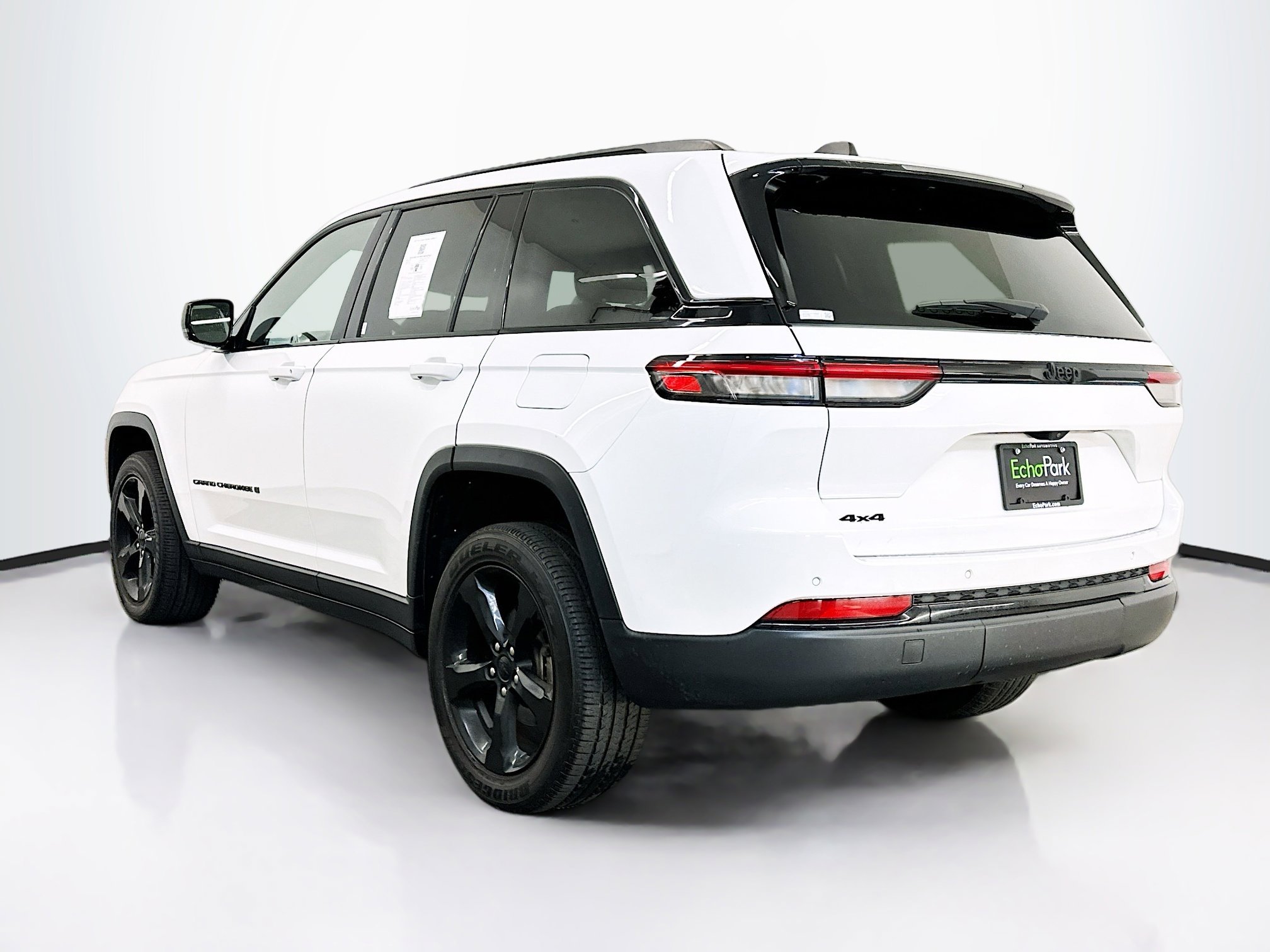 Used 2023 Jeep Grand Cherokee Altitude image 5
