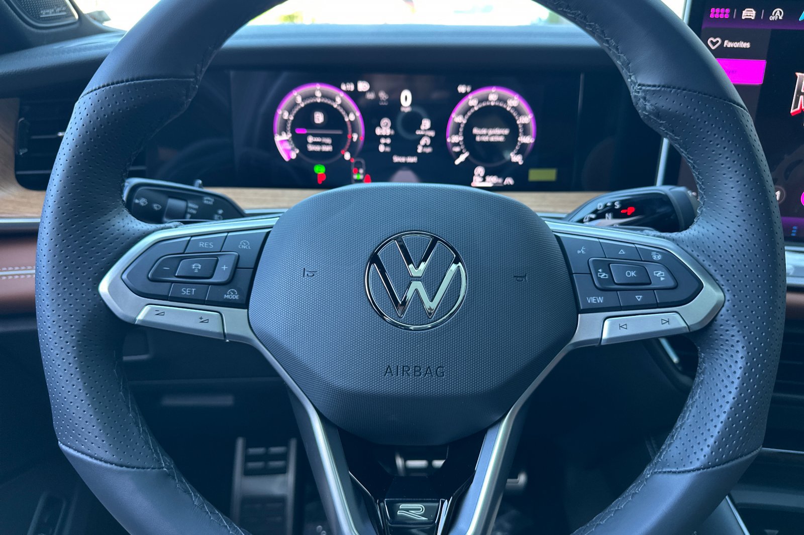 New 2026 Volkswagen Tiguan SEL R-Line AWD/4WD image 24