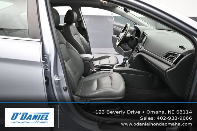 Used 2017 Hyundai Elantra Limited w/ Limited Ultimate Package 09 FWD image 40