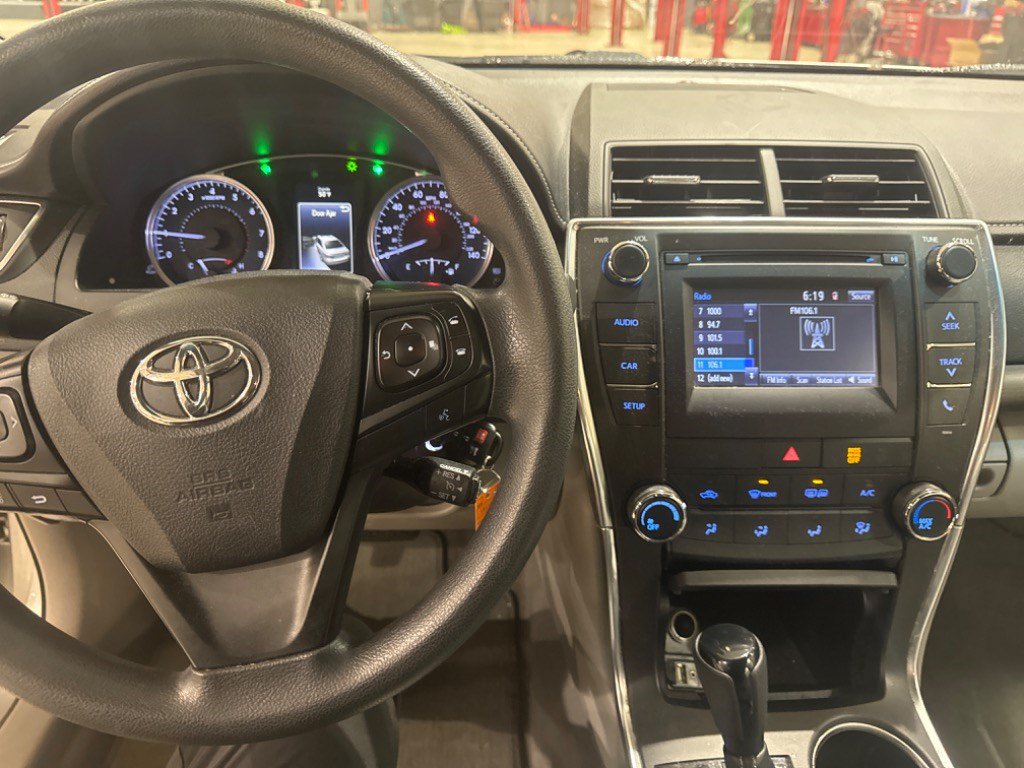 Used 2017 Toyota Camry LE FWD image 2