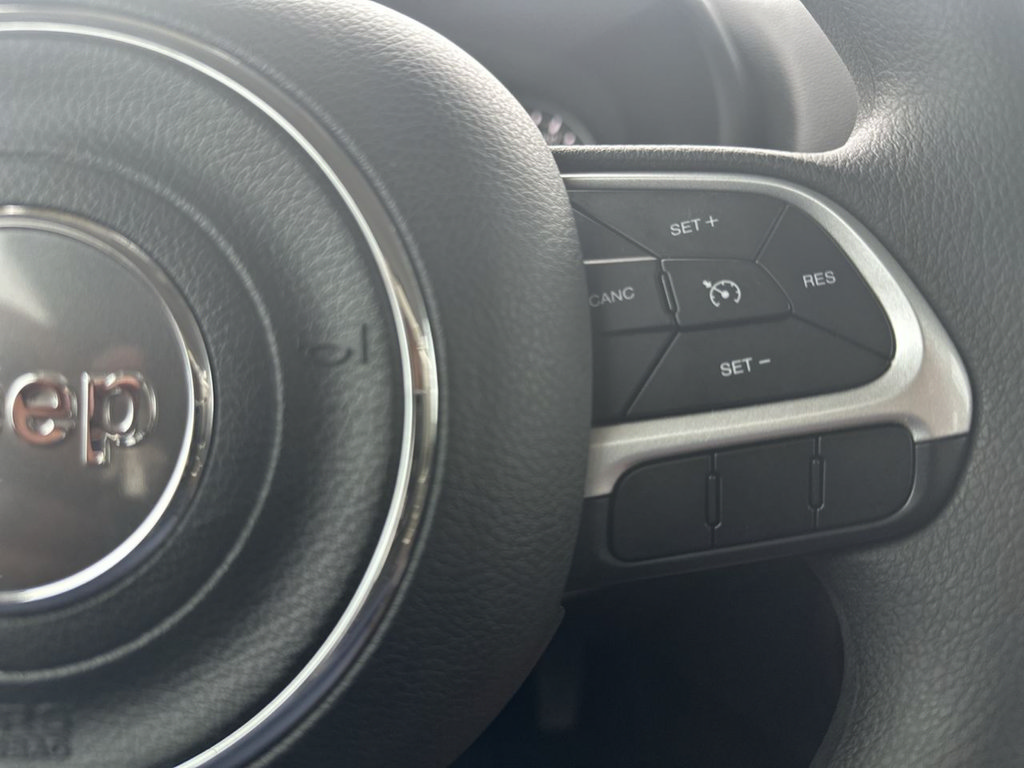 Certified 2023 Jeep Renegade Latitude AWD/4WD image 30