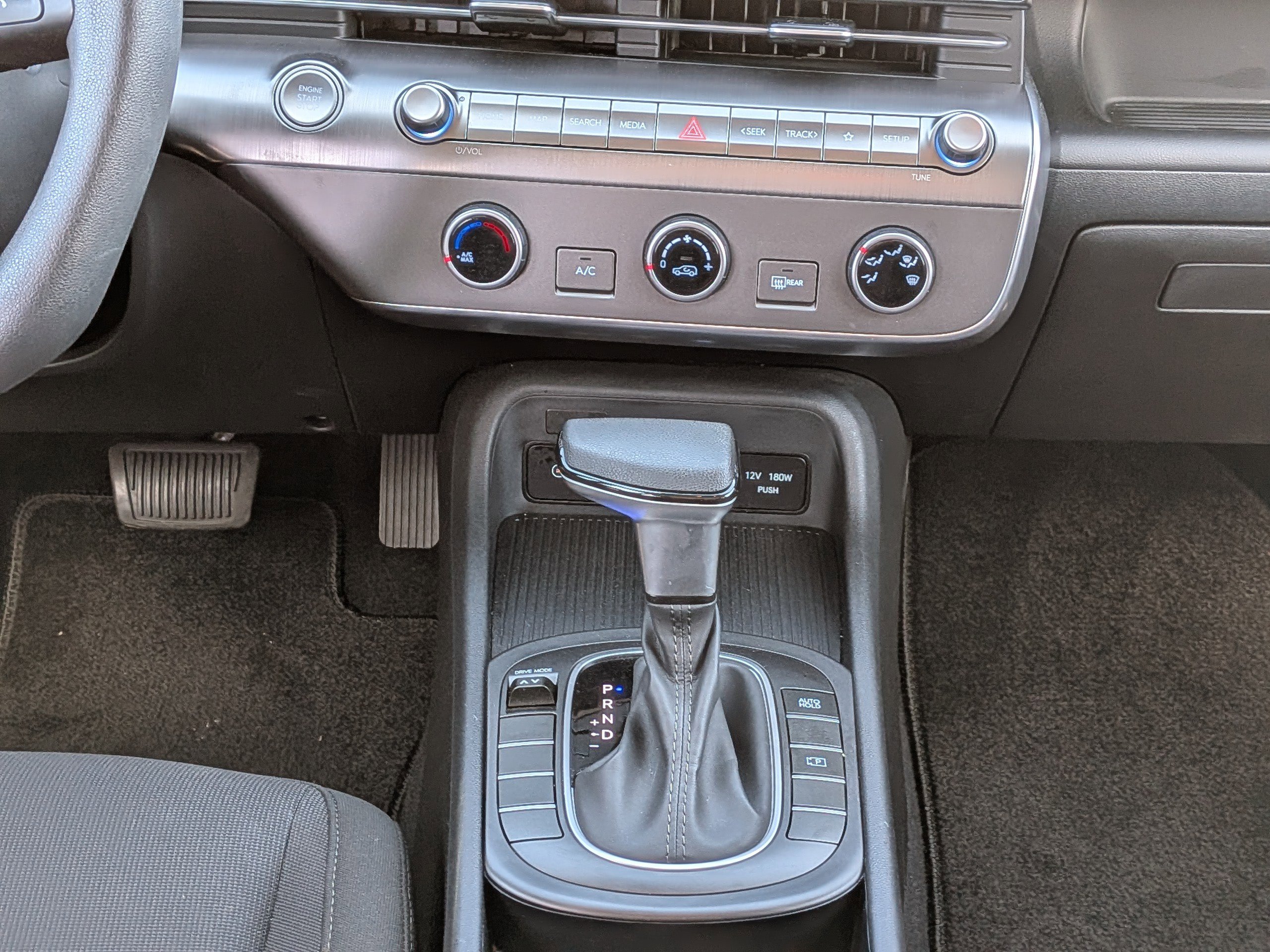 Certified 2025 Hyundai Kona SE image 19