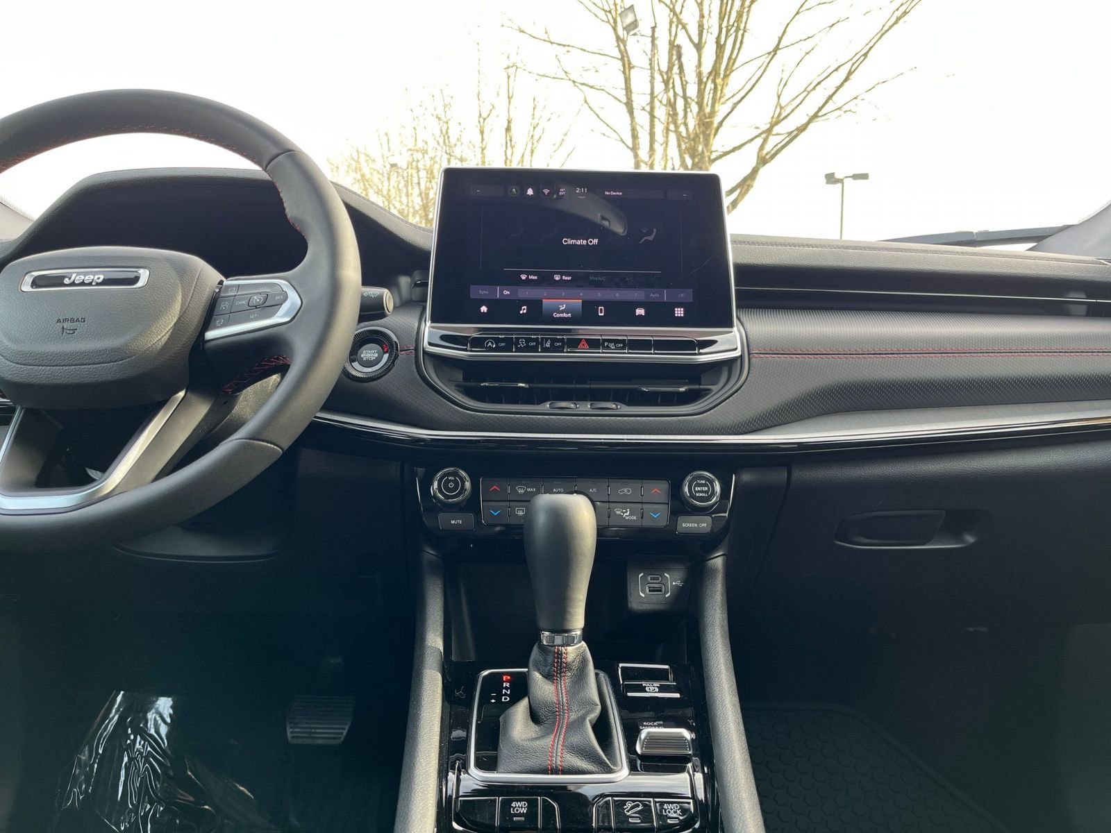 Used 2025 Jeep Compass Trailhawk image 21