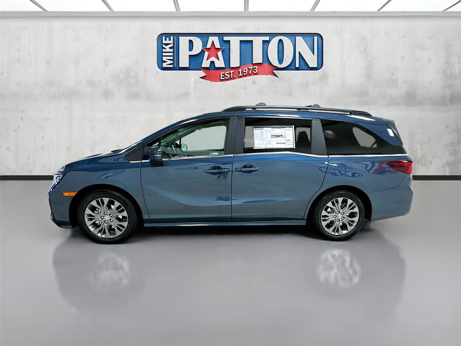 New 2026 Honda Odyssey Touring image 4