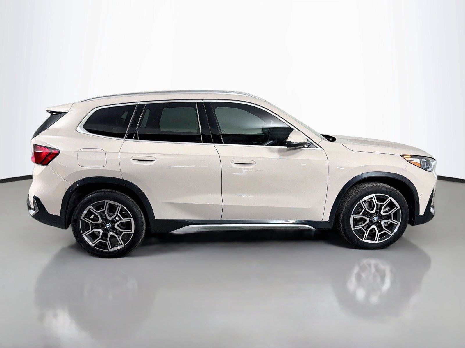 New 2026 BMW X1 xDrive28i w/ Convenience Package AWD/4WD image 4