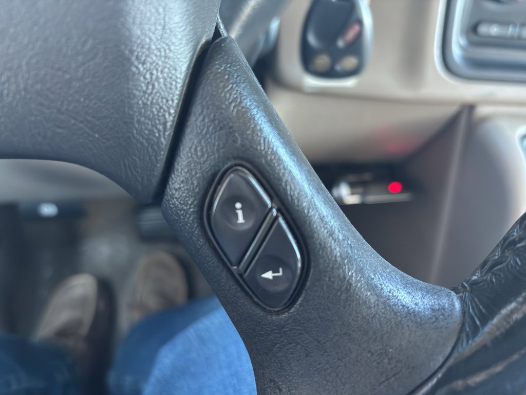 Used 2006 Chevrolet Silverado 2500 LT w/ Heavy-Duty Power Package image 18