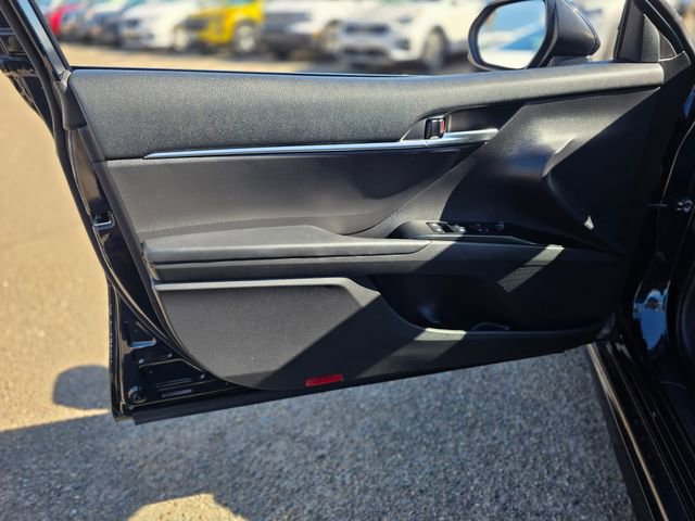 Used 2020 Toyota Camry SE image 19