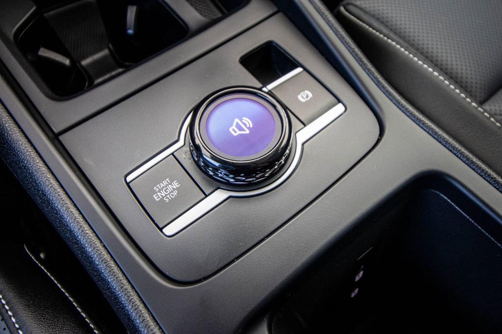 Certified 2025 Volkswagen Tiguan SE image 35