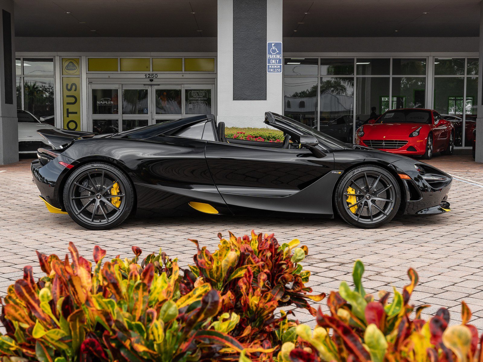 Used 2022 McLaren 720S Spider image 22