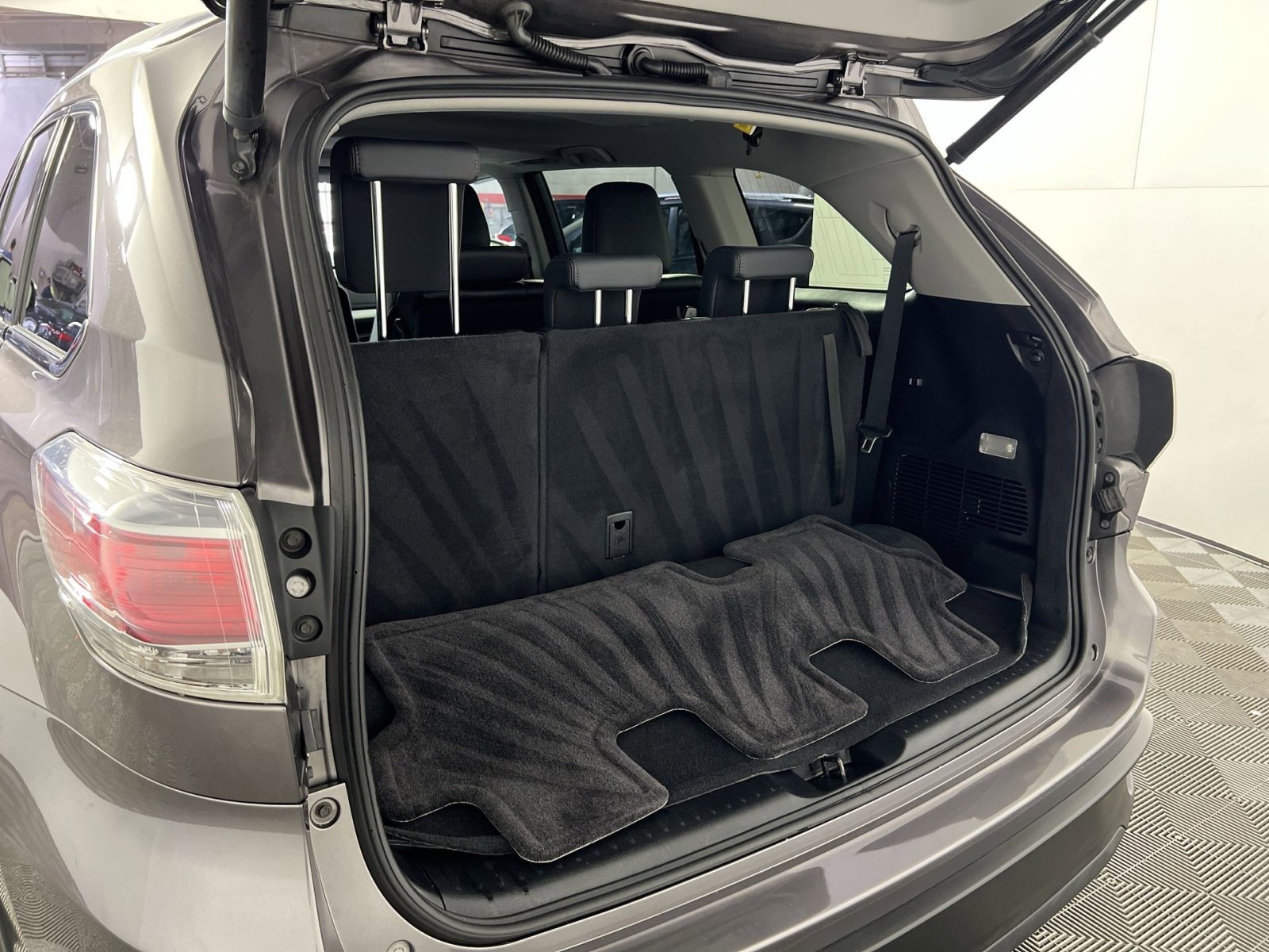 Used 2016 Toyota Highlander XLE image 27