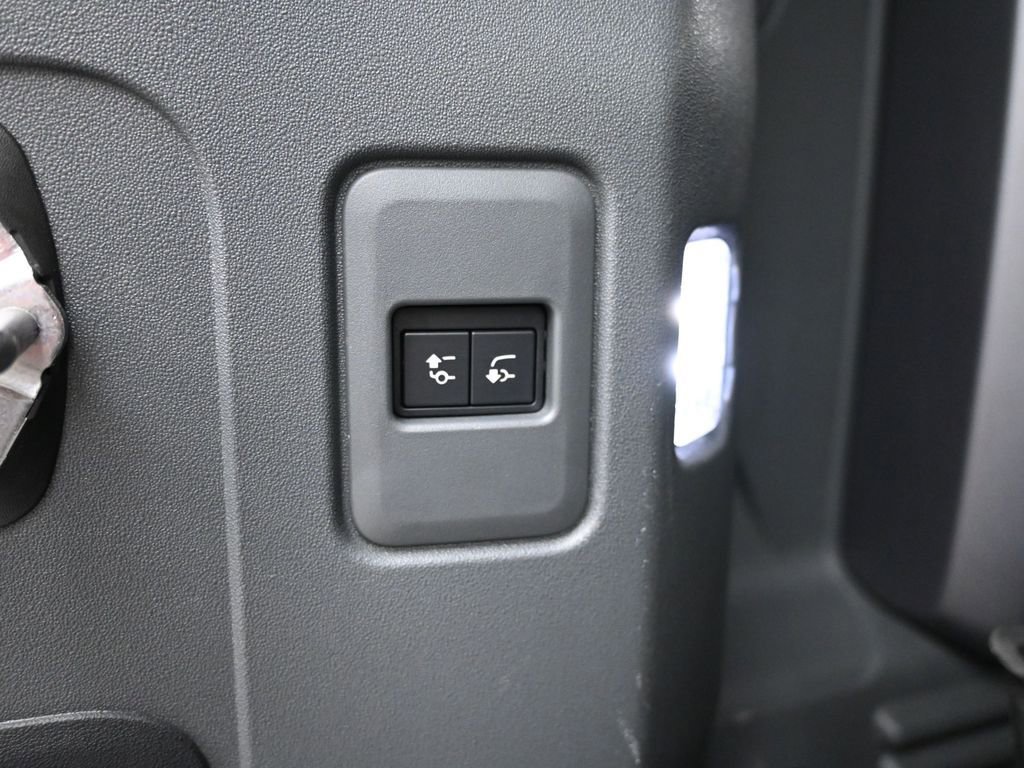 Used 2021 Land Rover Defender 110 SE image 16