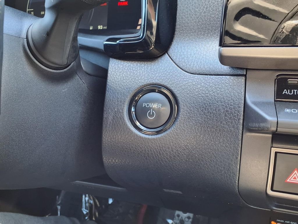 Used 2025 Toyota Camry SE image 8