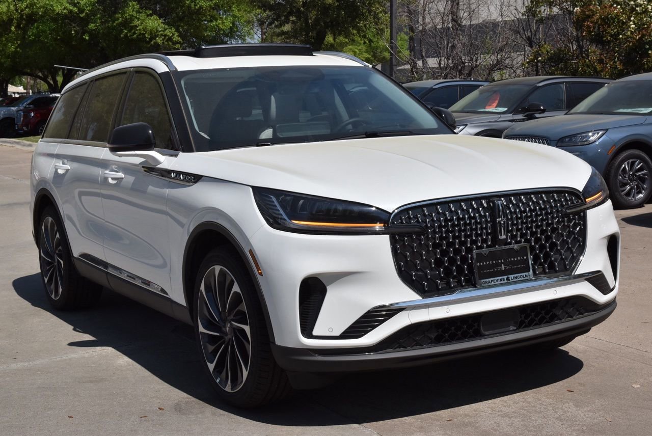 New 2026 Lincoln Aviator Reserve image 3