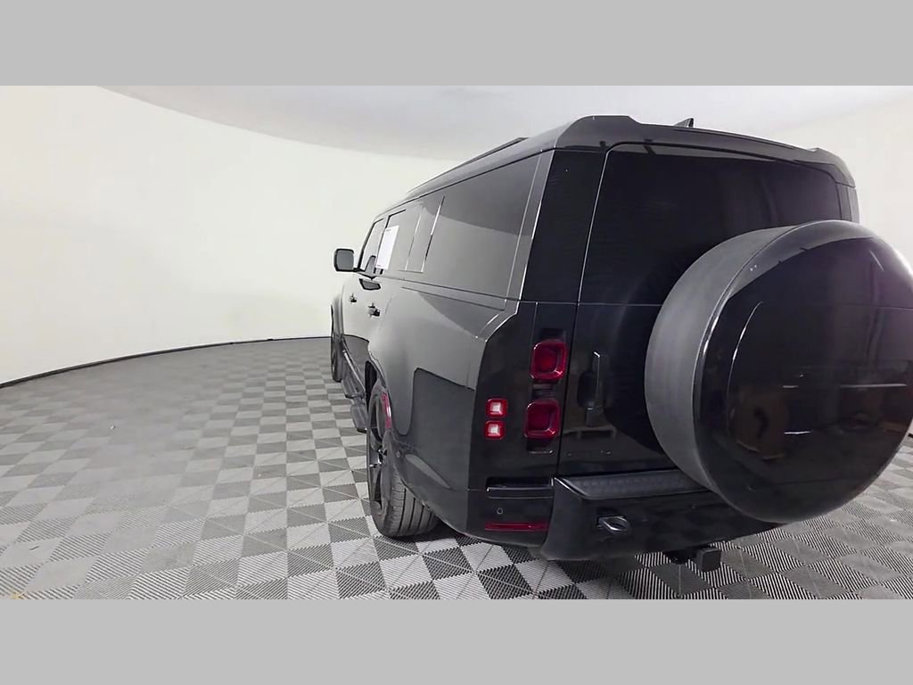 Used 2025 Land Rover Defender 130 X-Dynamic SE image 45