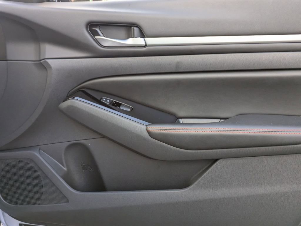 Used 2025 Nissan Altima 2.5 SR image 32