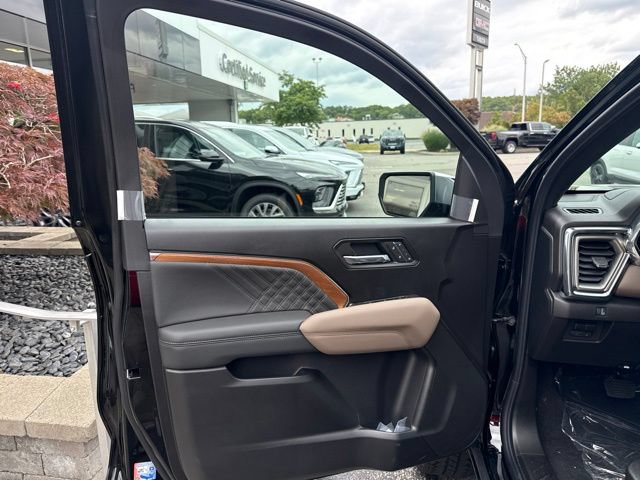 New 2026 GMC Canyon Denali w/ LPO, Denali Black Edition AWD/4WD image 9