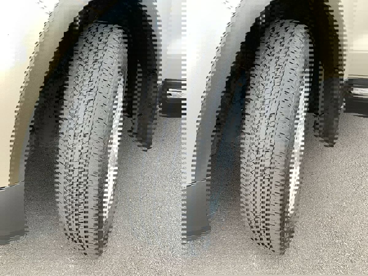 Used 2017 Ford Explorer XLT w/ Equipment Group 202A AWD/4WD image 12