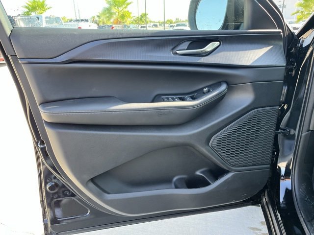 New 2025 Jeep Grand Cherokee Laredo X w/ Luxury Tech Group I image 16