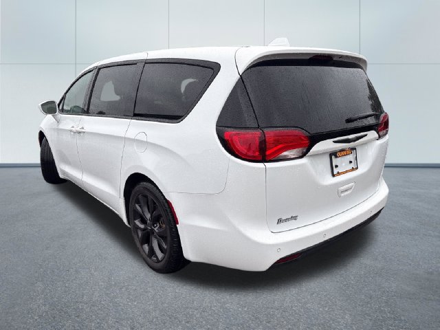 Used 2020 Chrysler Pacifica Touring w/ S Appearance Package FWD image 2