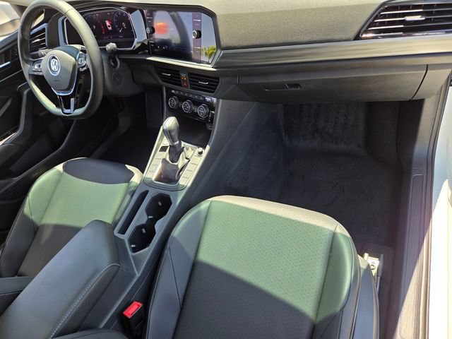 Used 2019 Volkswagen Jetta SEL w/ Cold Weather Package FWD image 16