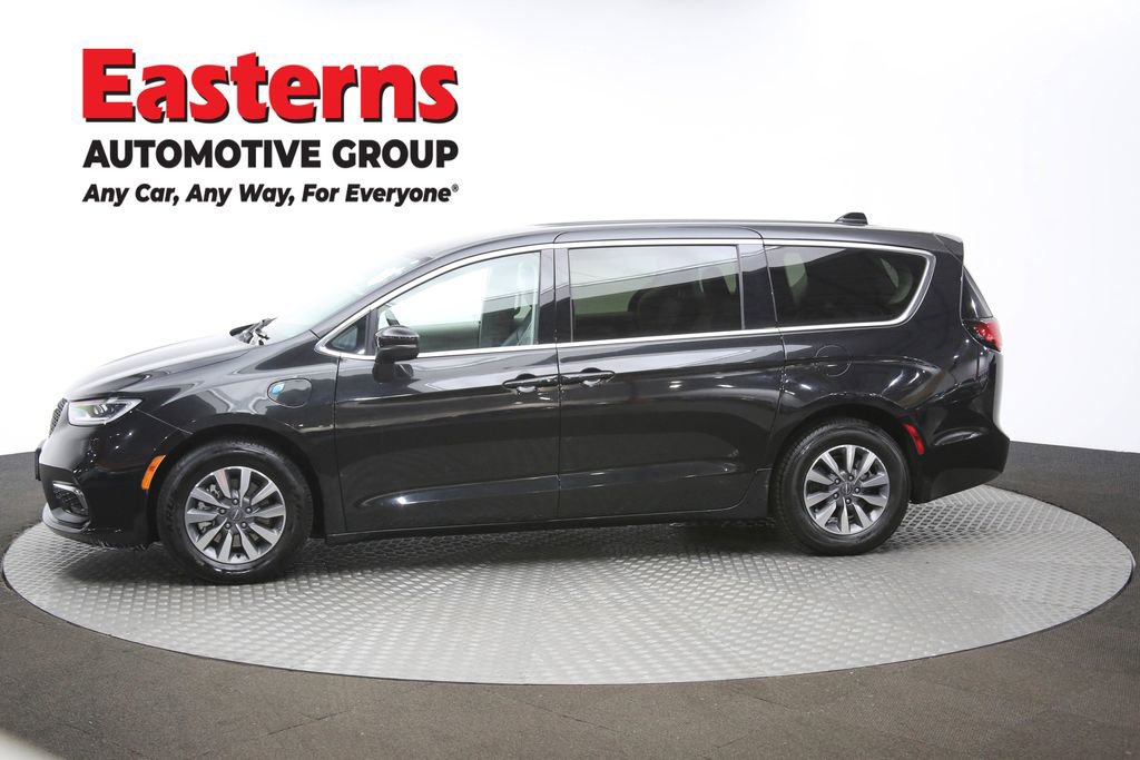 Used 2023 Chrysler Pacifica Touring-L image 56