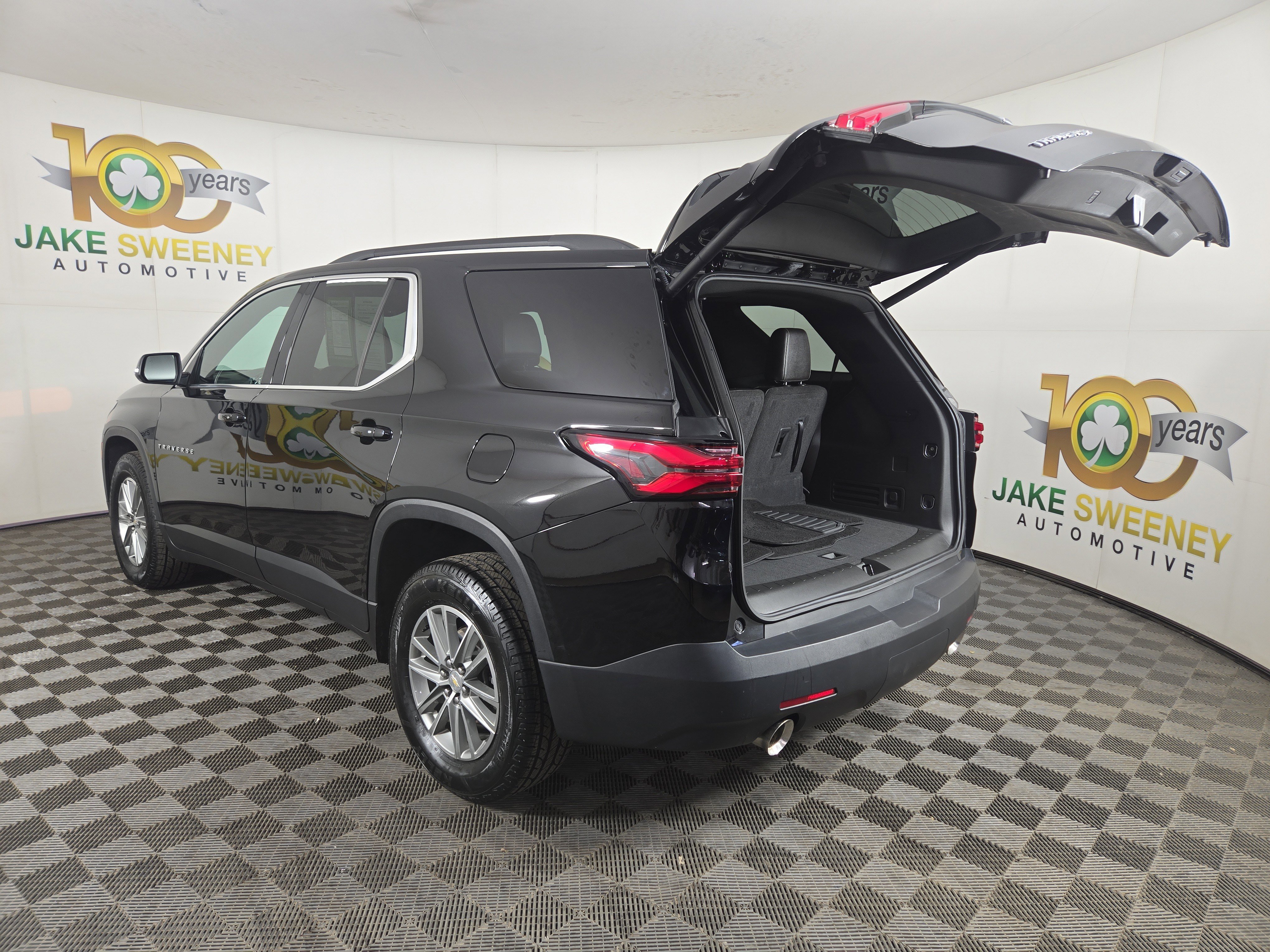 Certified 2023 Chevrolet Traverse LT w/ LPO, Floor Liner Package FWD image 31