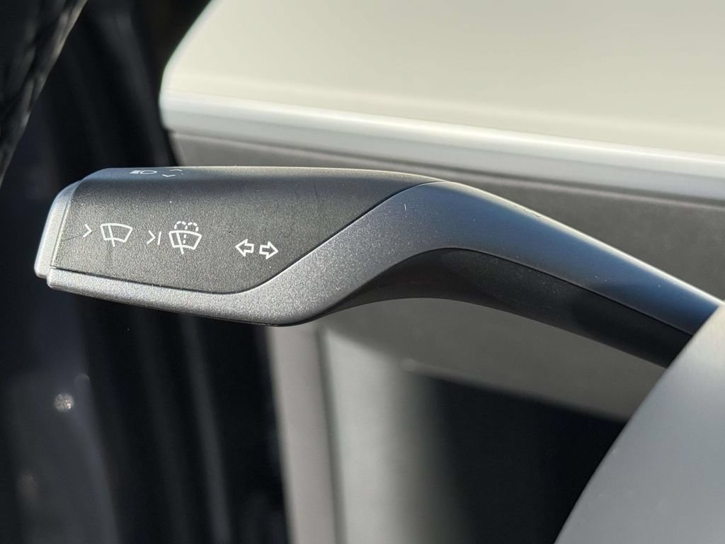 Used 2022 Tesla Model Y Performance AWD/4WD image 25