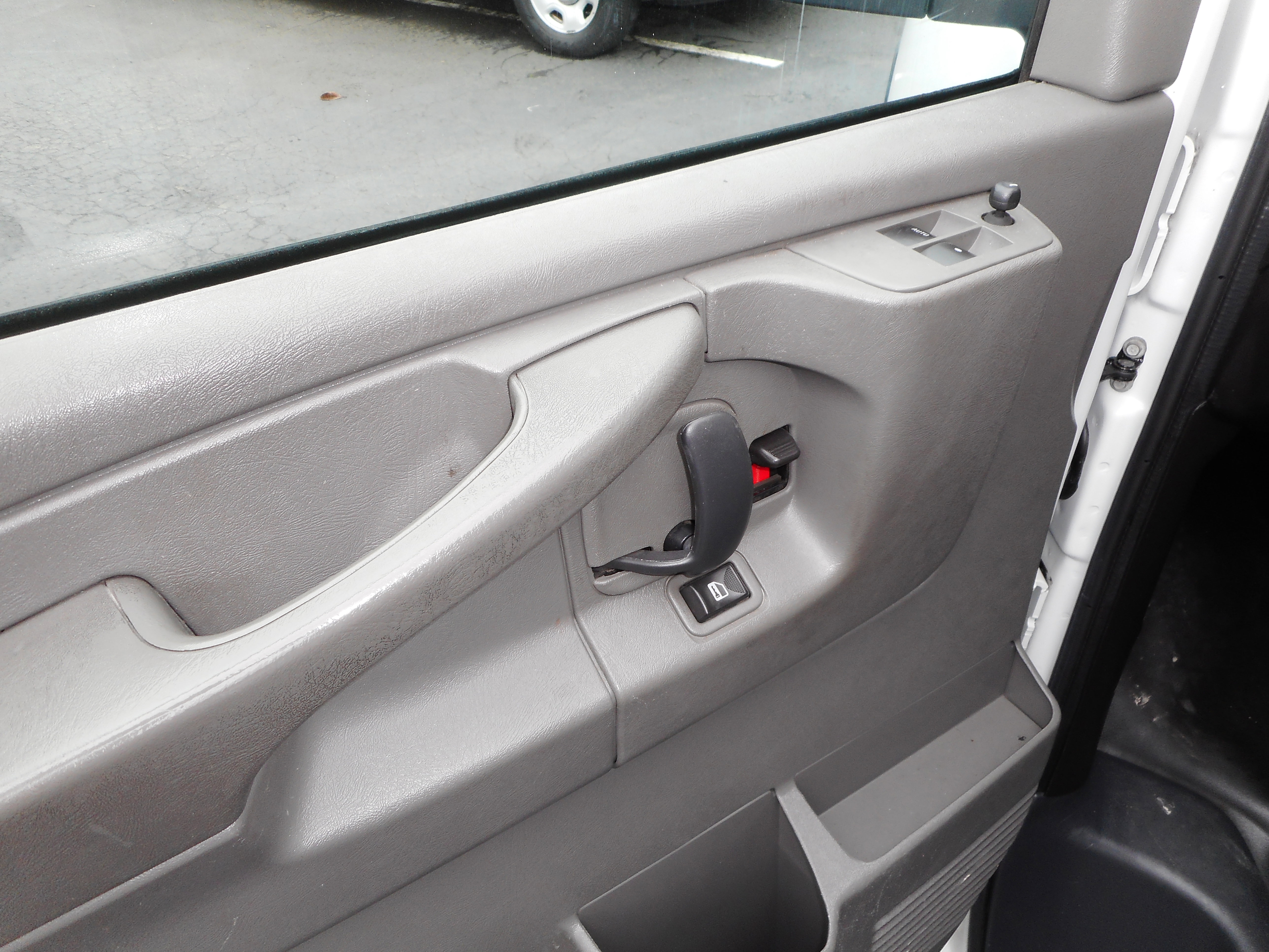 Used 2013 GMC Savana 3500 w/ Power Package image 15