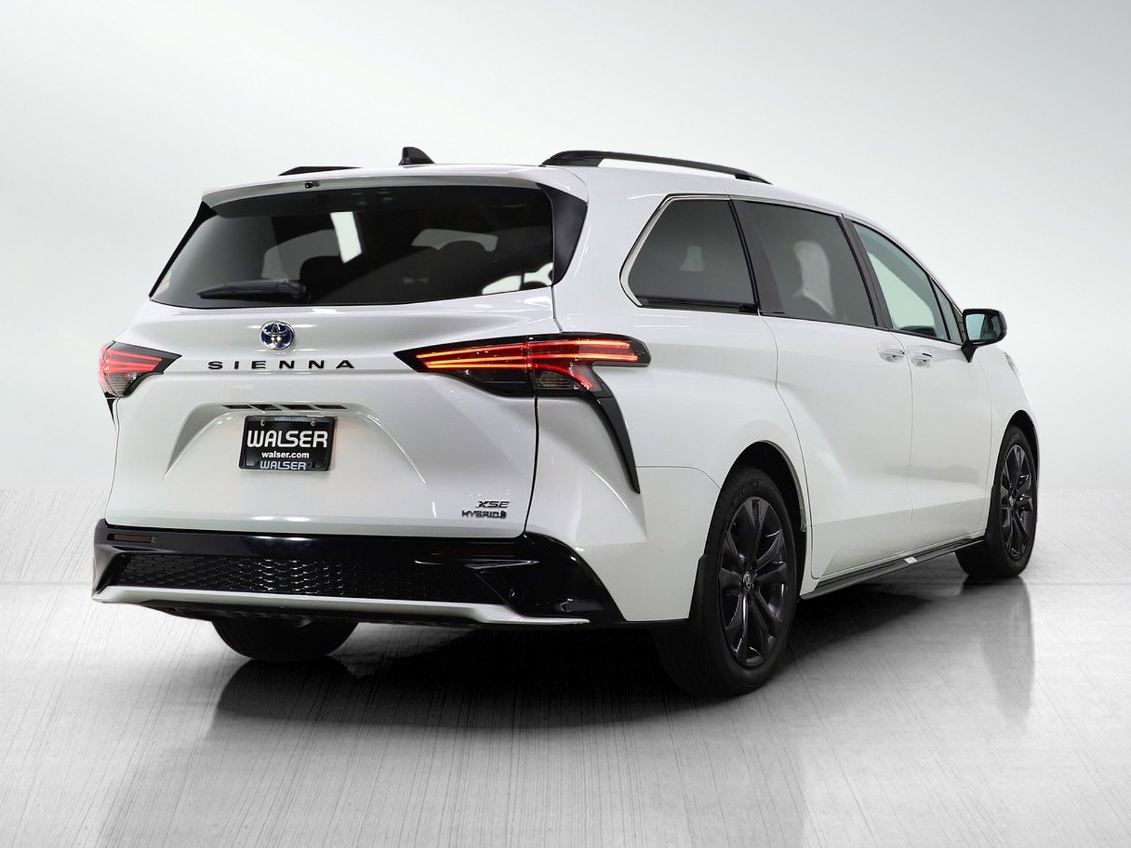 Used 2024 Toyota Sienna XSE image 5
