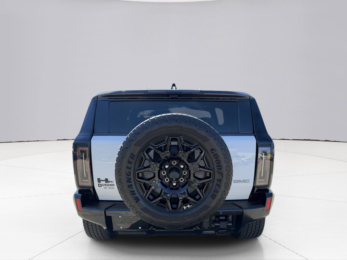 Used 2025 GMC Hummer EV 2X w/ LPO, Dark Essentials Package AWD/4WD image 4