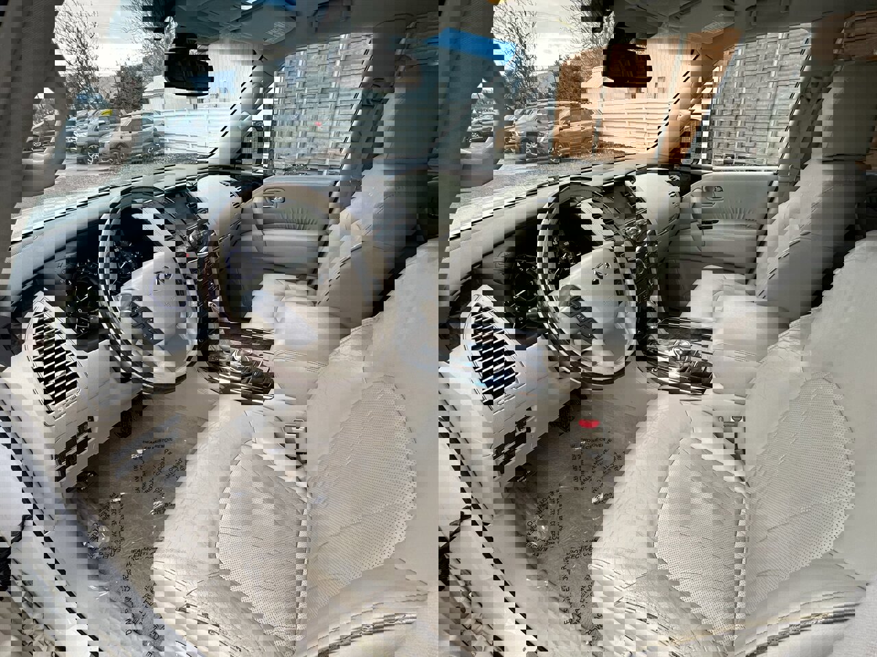 Used 2014 INFINITI QX80 4WD w/ Deluxe Touring Package image 4