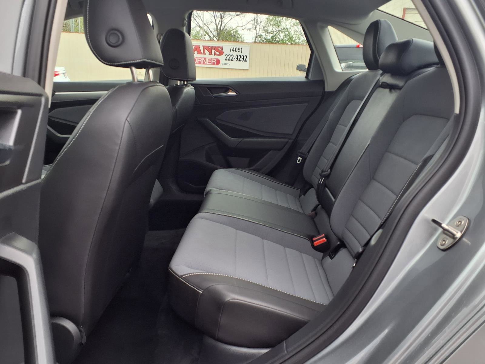 Used 2025 Volkswagen Jetta SE image 13